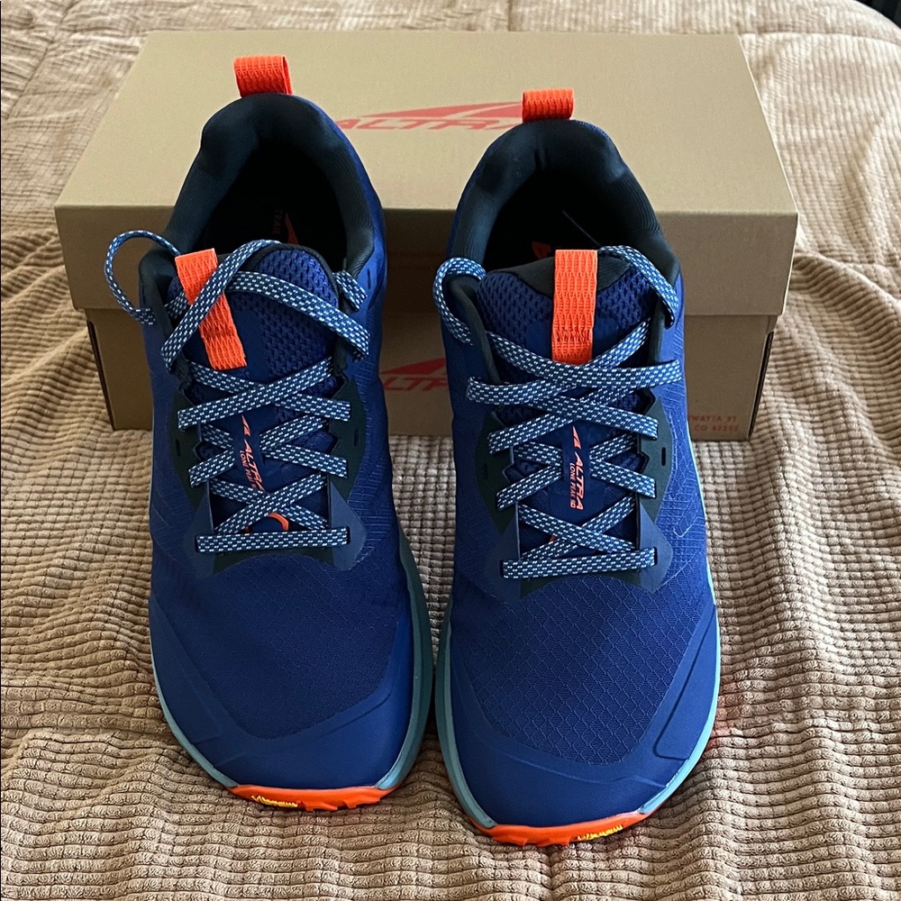 Altra men’s navy Lone Peak 9+ trail running shoes